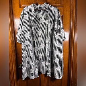 Maggie Barns 30W Black & White Floral & Striped 2 Piece Top